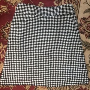 Black and white houndstooth skirt